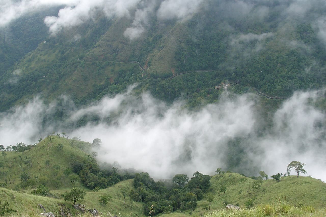Cloud drifting through the green hills of the Ella valley